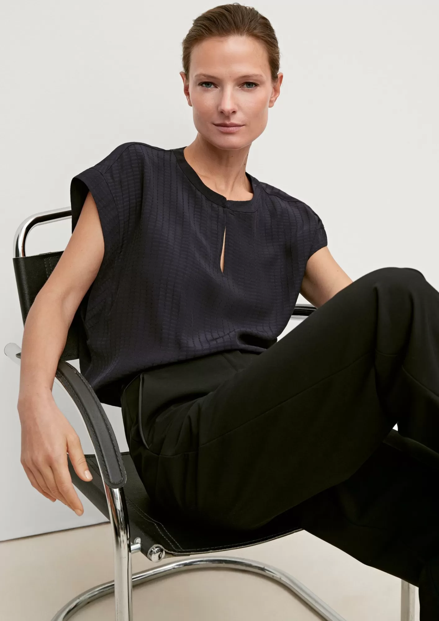 Shop Comma Armellose Bluse Mit Tunika-Ausschnitt