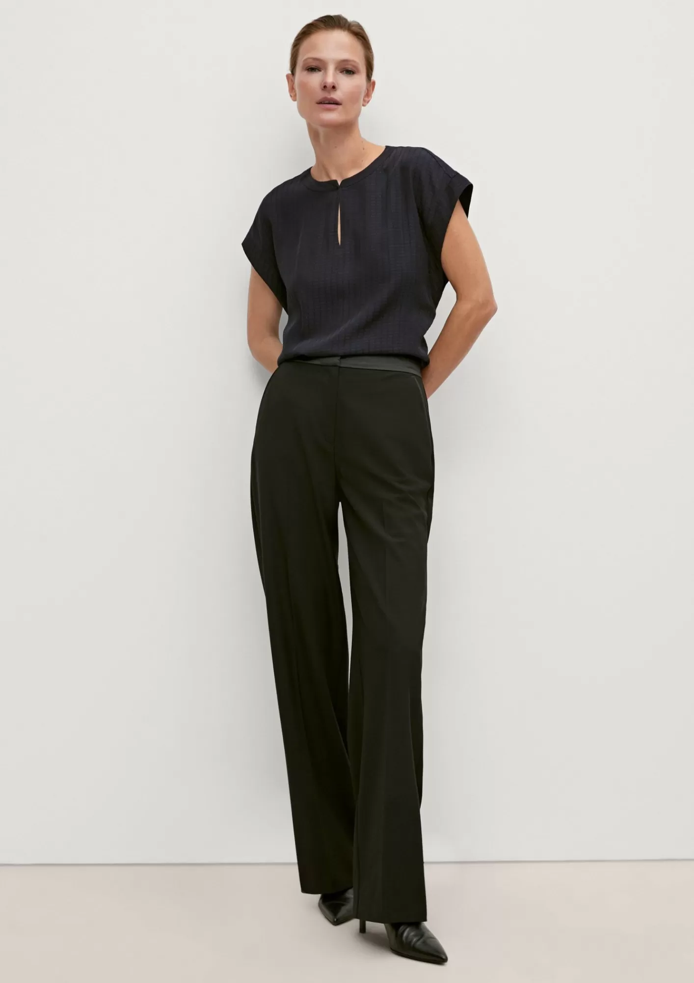 Shop Comma Armellose Bluse Mit Tunika-Ausschnitt