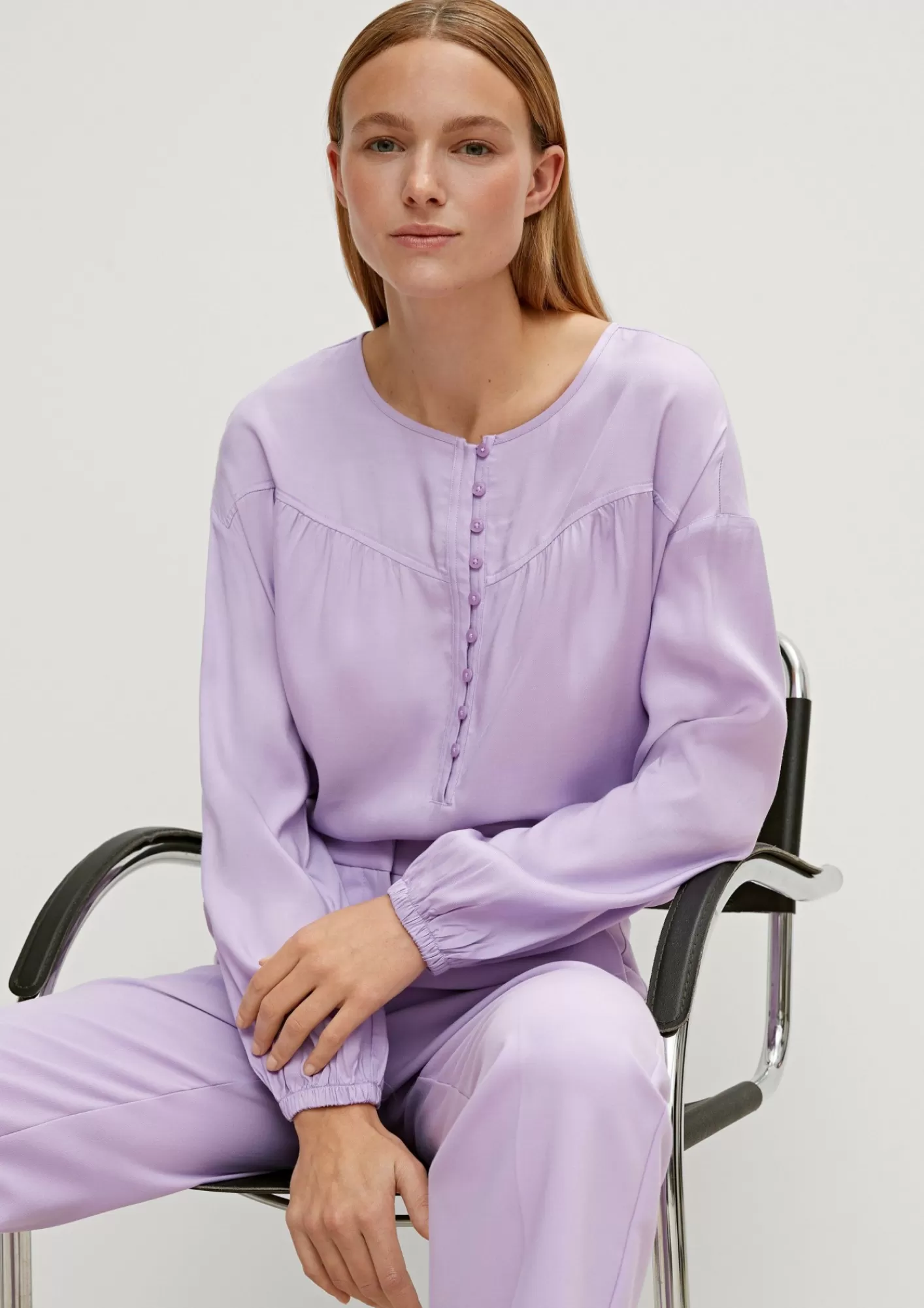Cheap Comma Bluse Mit Henleyausschnitt