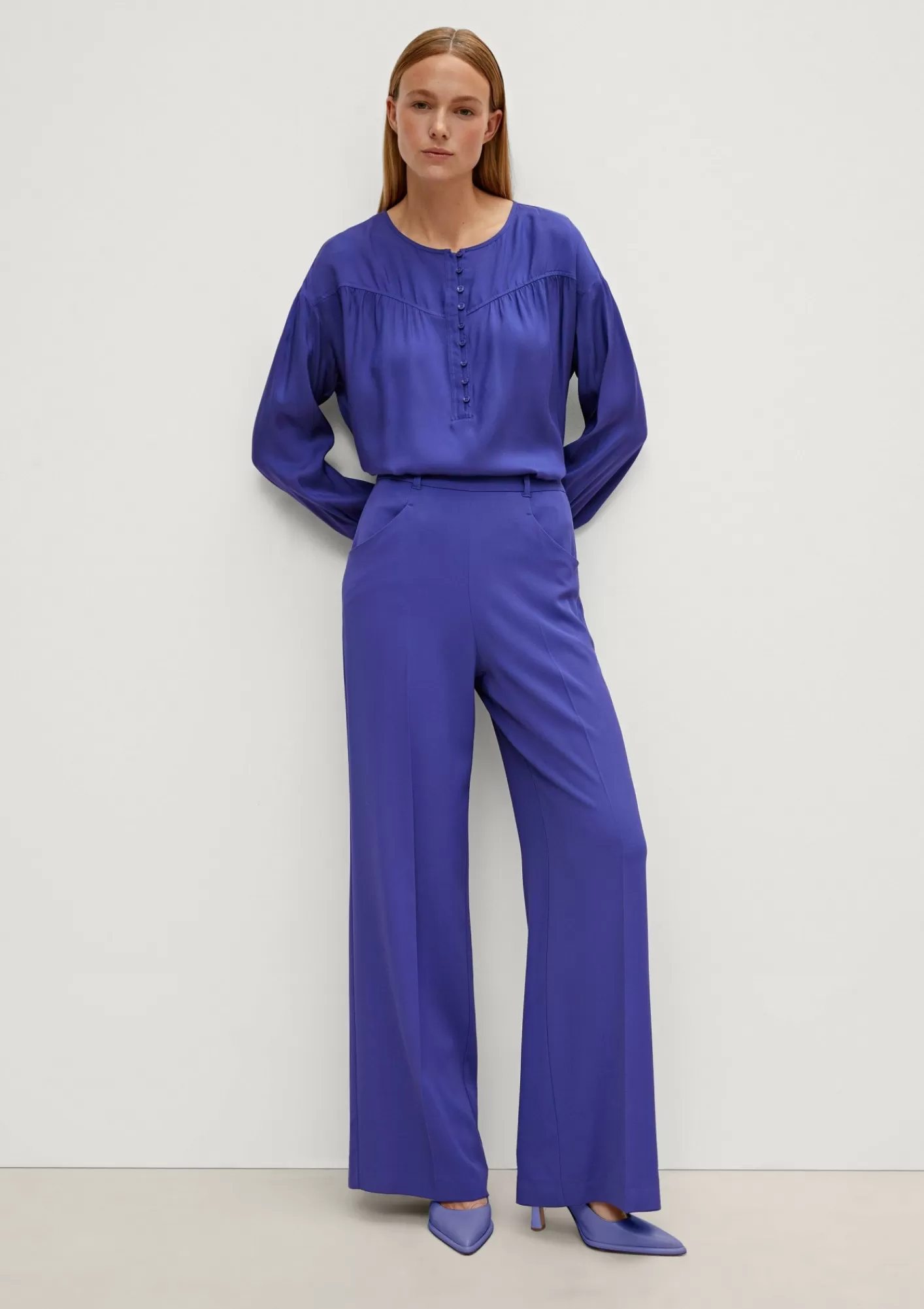 Store Comma Bluse Mit Henleyausschnitt