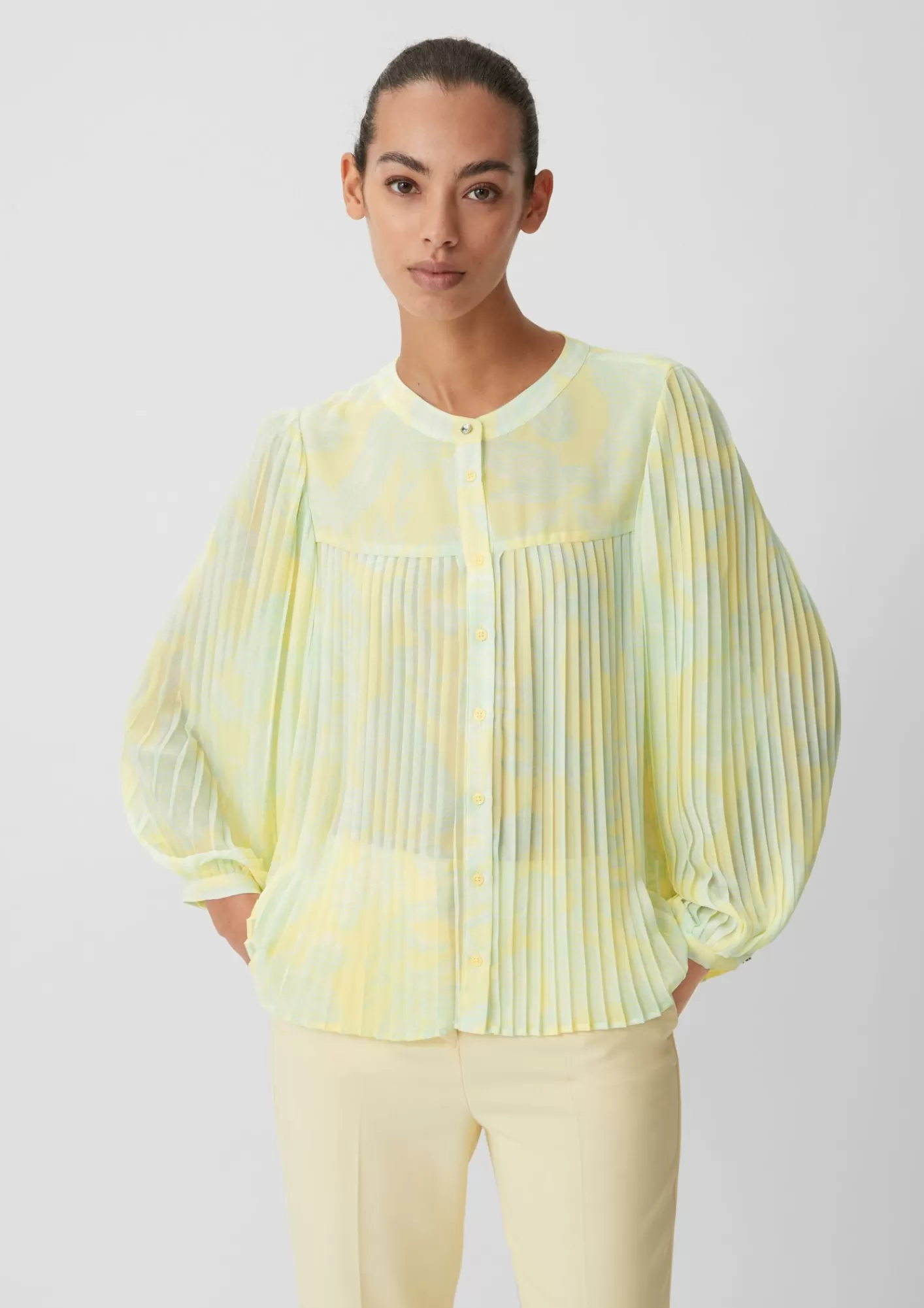 Shop Comma Chiffonbluse In Plissee-Struktur