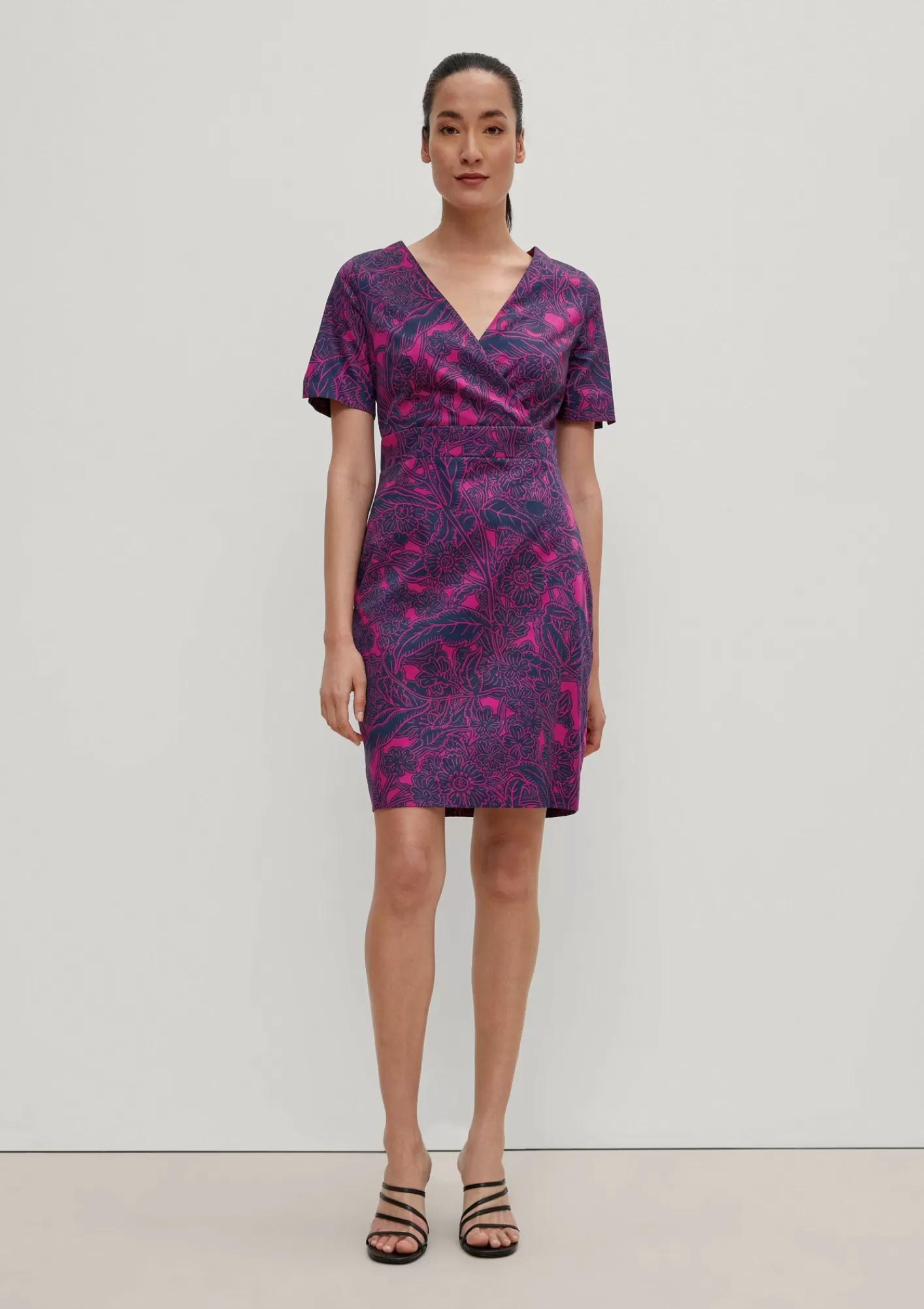 Discount Comma Etuikleid Mit Floralem Muster