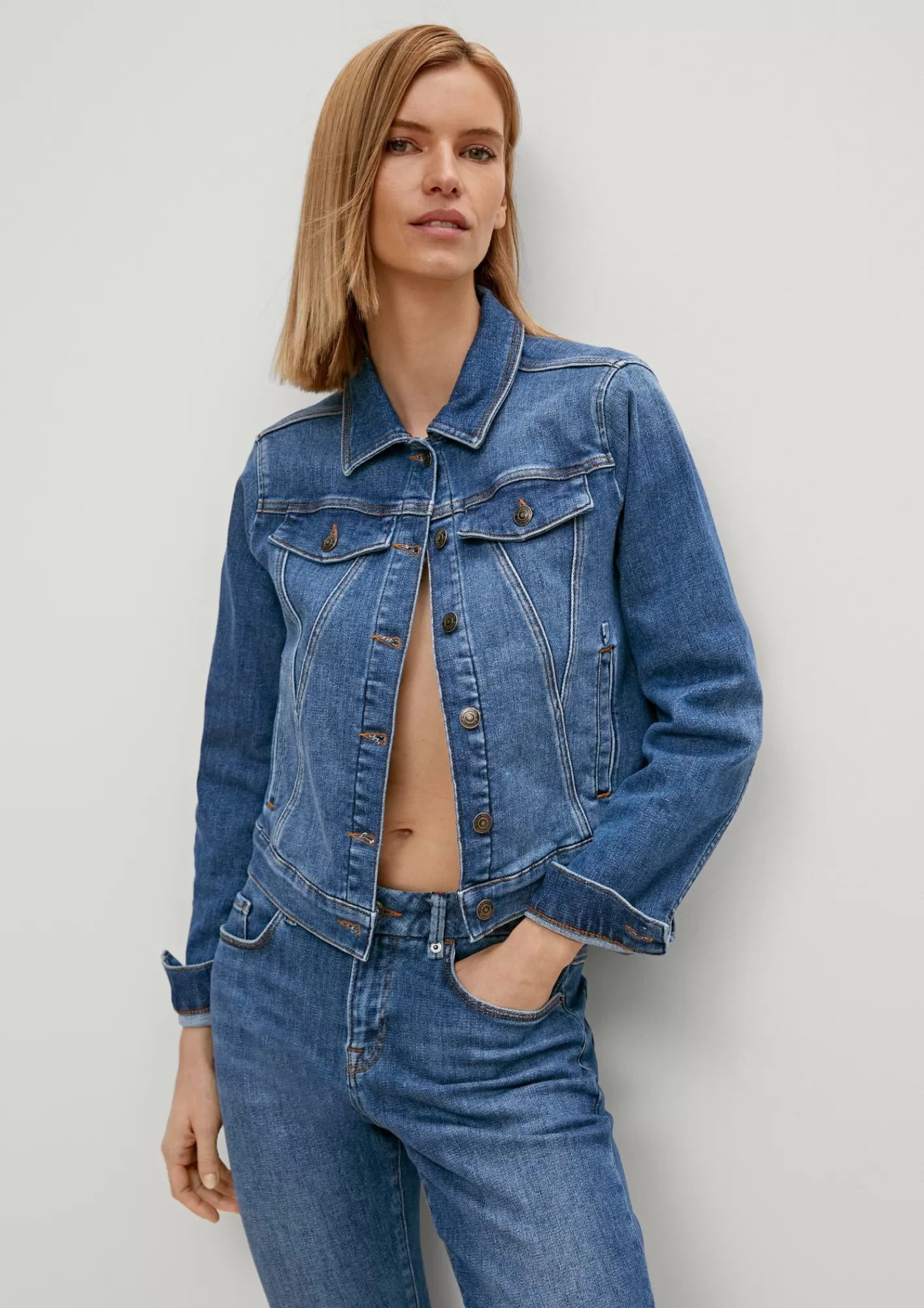 Clearance Comma Kurze Jeansjacke Mit Ziernahten