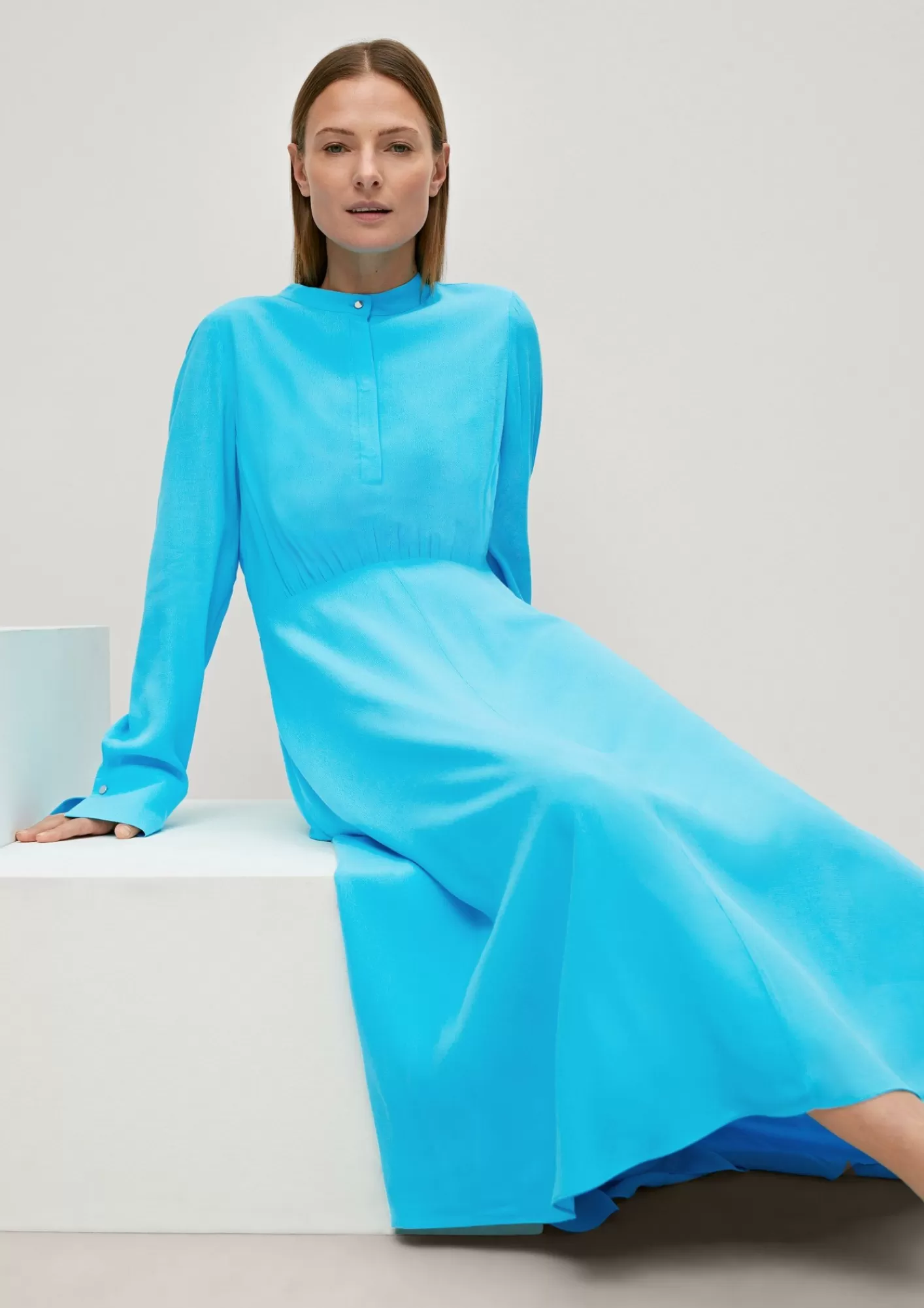 New Comma Maxikleid Mit Stehkragen