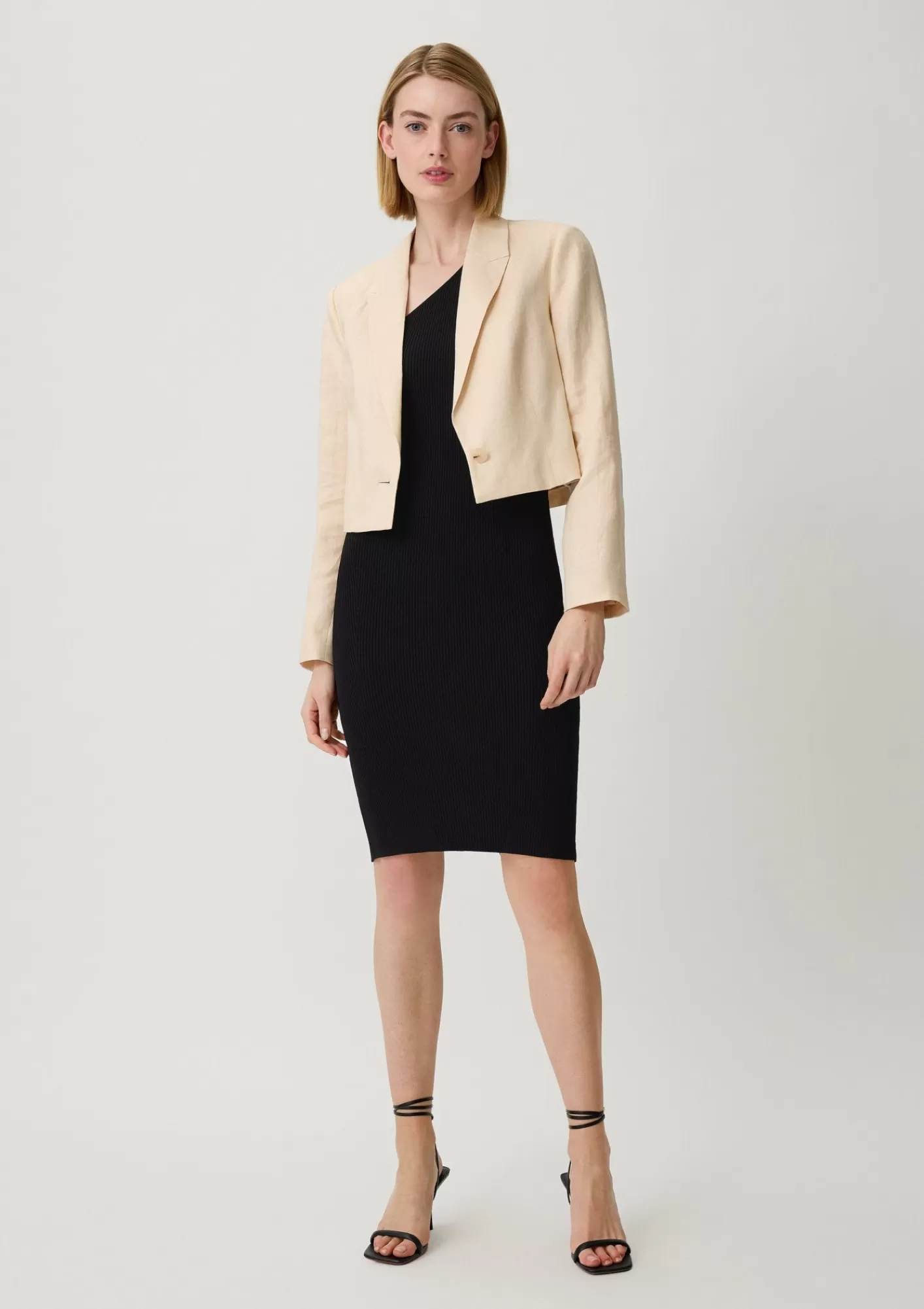 Hot Comma One-Shoulder Etuikleid Aus Rippware