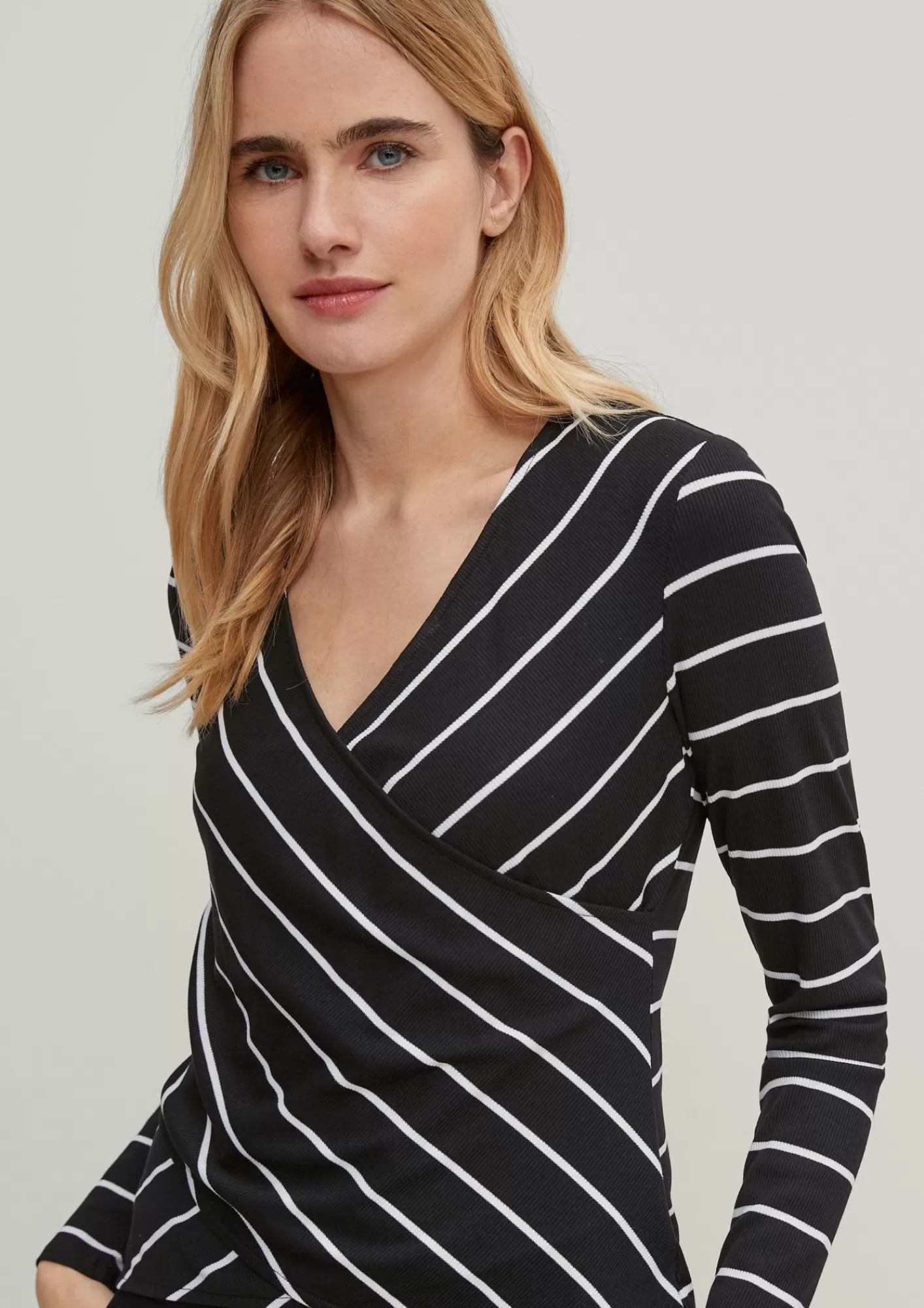 Cheap Comma Pullover Mit Cache-Coeur-Ausschnitt