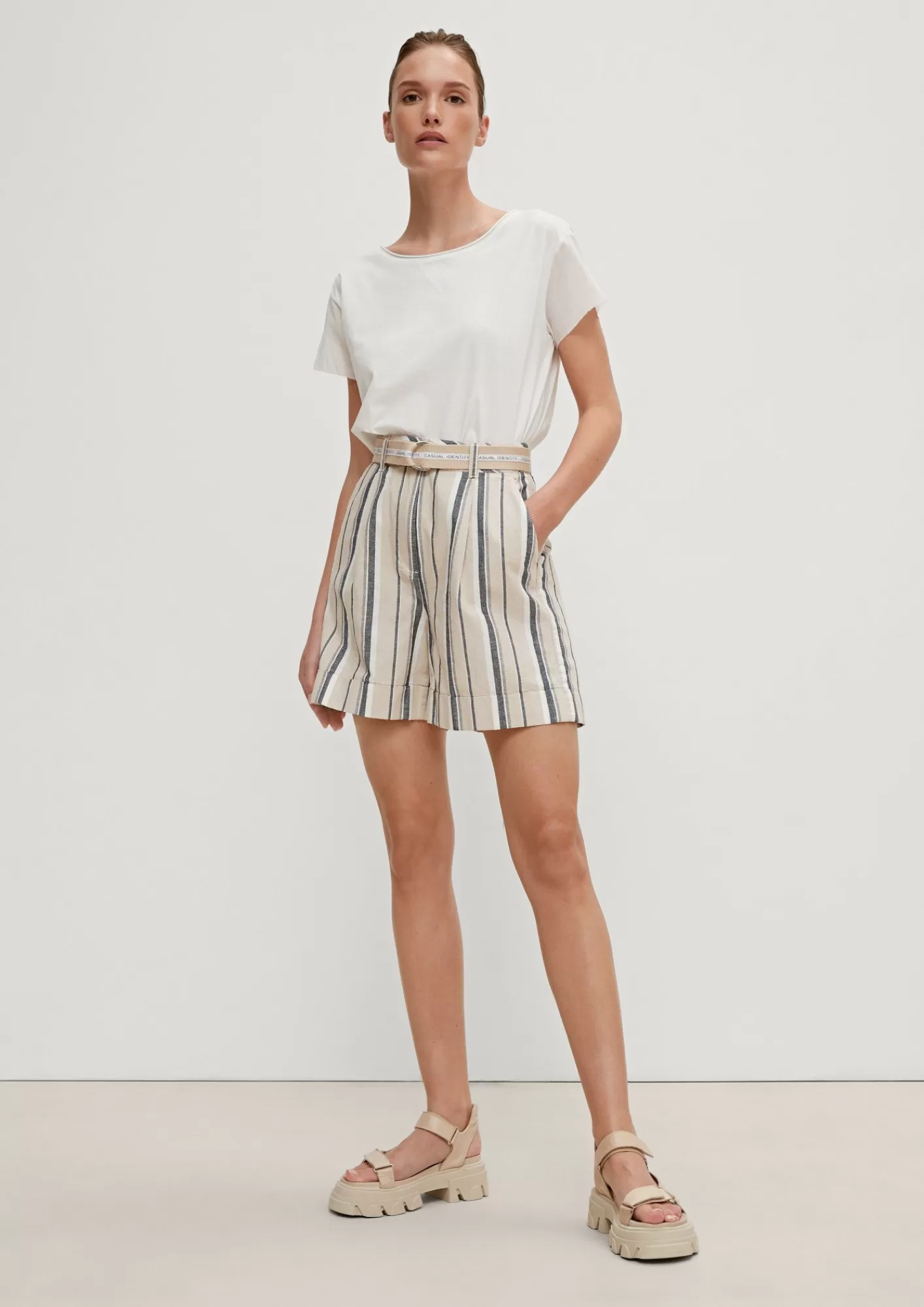 Hot Comma Regular: Leinenmix-Shorts Mit Gurtel