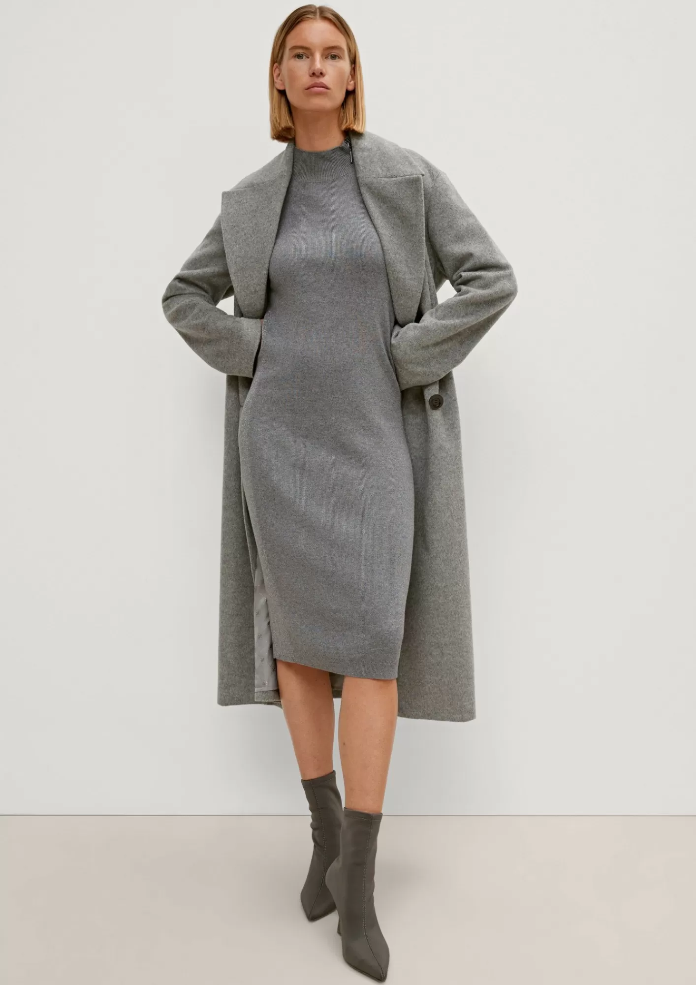 Store Comma Strickkleid Mit Stehkragen