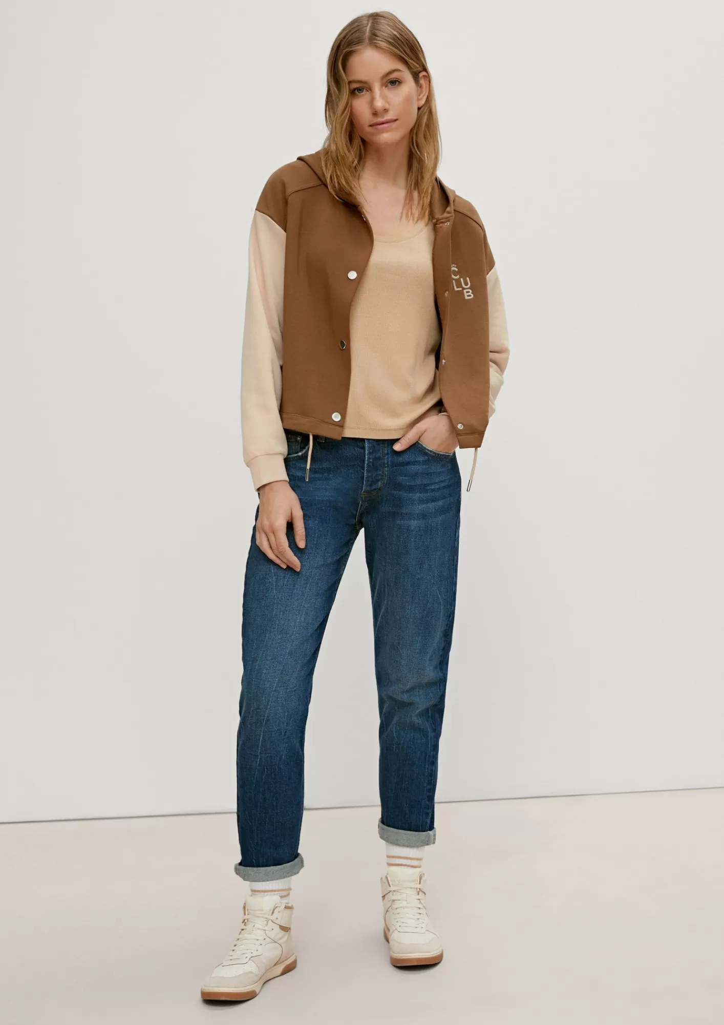 Sale Comma Sweatjacke Im College-Style