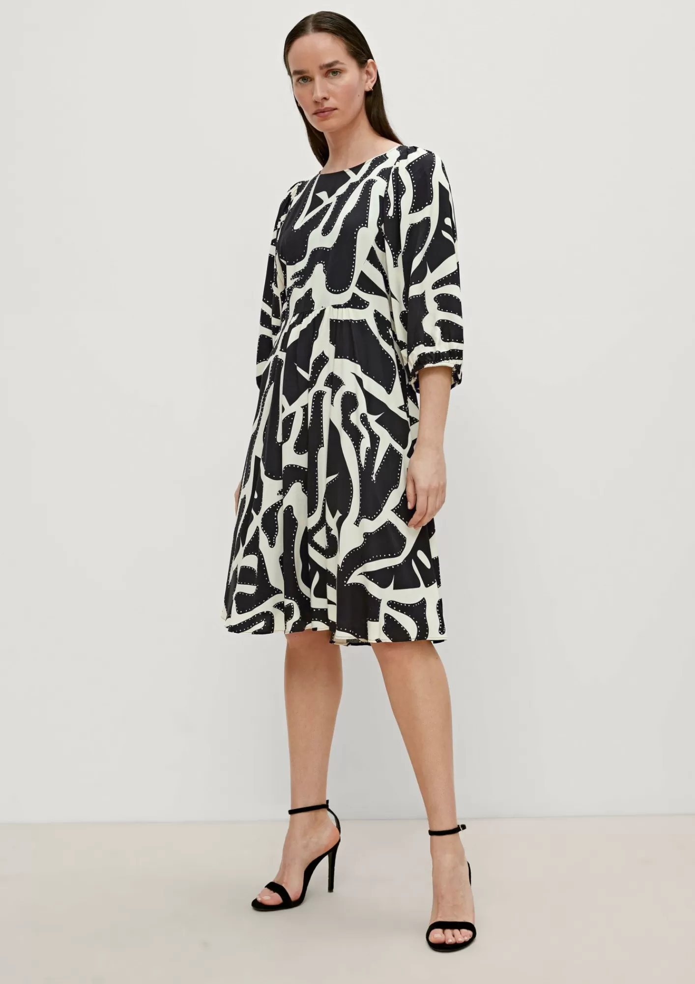 Store Comma Viskosekleid Mit Balloonarmel